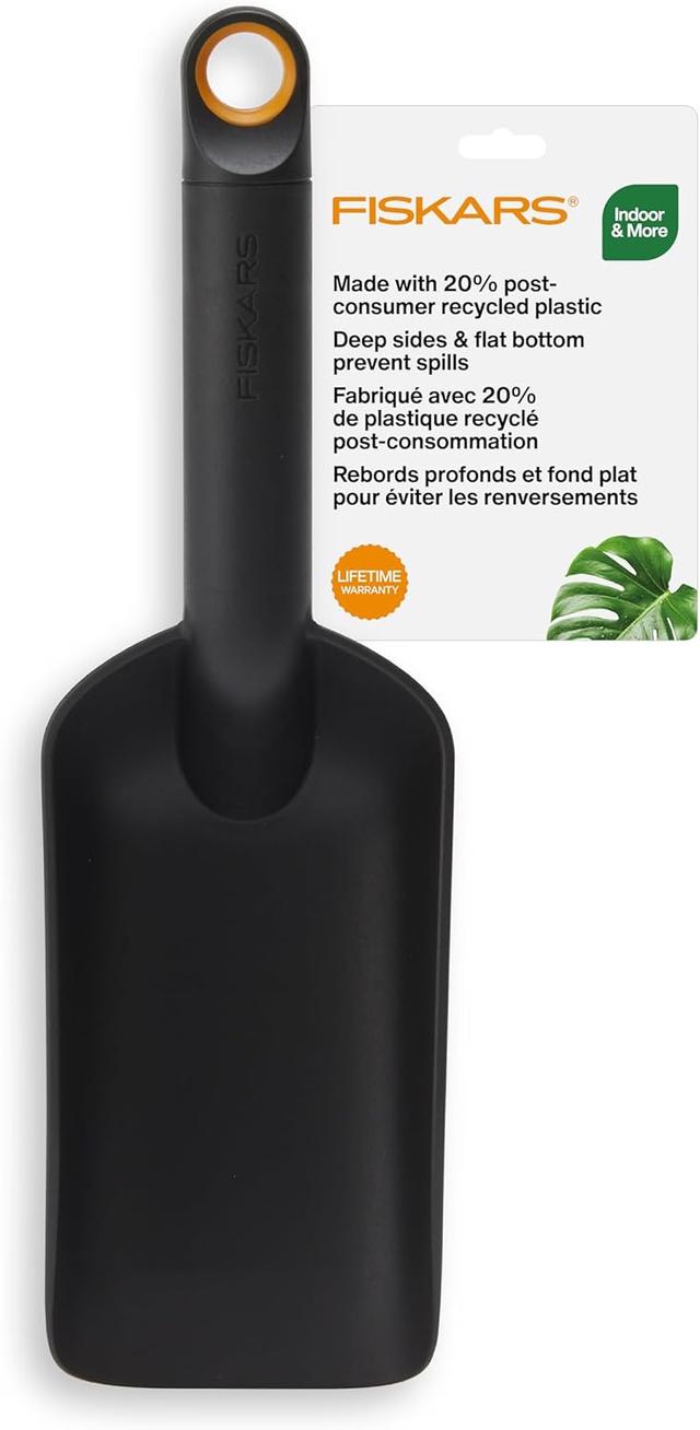 Product image of Fiskars Soil Scoop for Potting and Transplanting, Garden Tool Indoor Gardening, Made with Recycled Plastic, 1.5 Cups